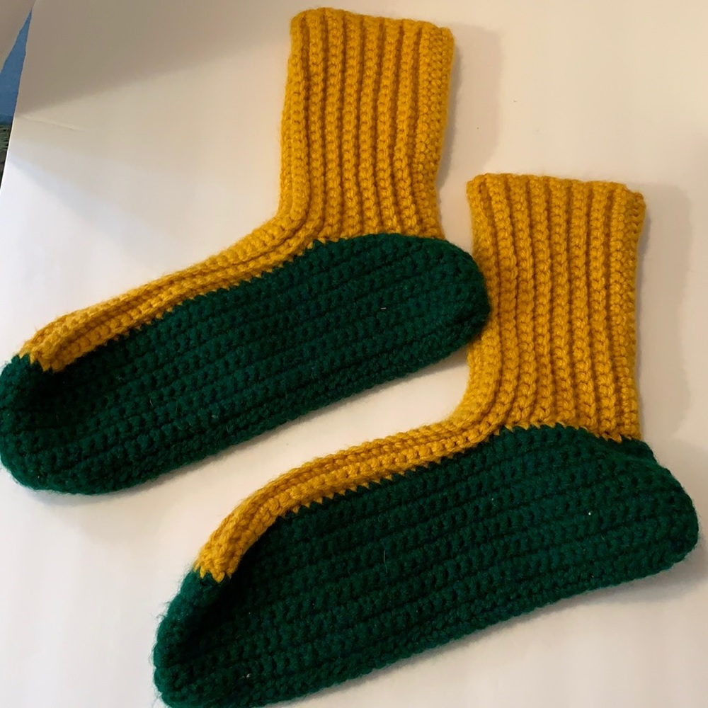 HANDMADE KNIT NEW HI TOP SLIPPERS/SOCKS/BOOTIES GREEN/GOLD 11”x9 SZ L/XL ACRYLIC